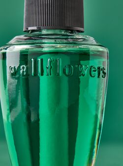 Holiday Wrapping Party Wallflowers Fragrance Refill image number null